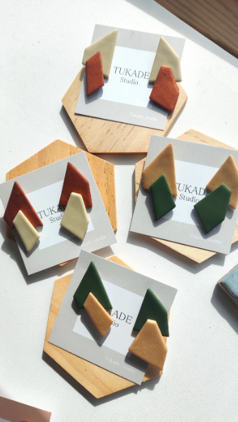 PACA - Boucles d'oreilles minimalistes géométriques bicolores vert chocolat et beige
