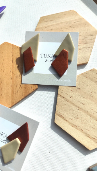 PACA - Boucles d'oreilles minimalistes géométriques bicolores vert chocolat et beige