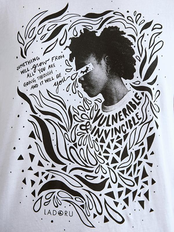 Ladoru - Vulnerable Tee-Shirt Blanc